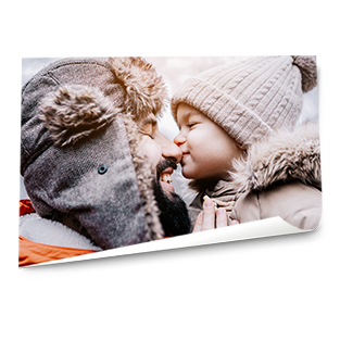 Ein großes, hochwertiges Poster mit gestochen scharfem Druck, leicht gerollt abgebildet, ideal für eine stilvolle Wandgestaltung.