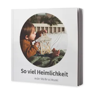 Softcover Fotobuch mit weißem Einband und rundem Kinderfoto auf dem Cover